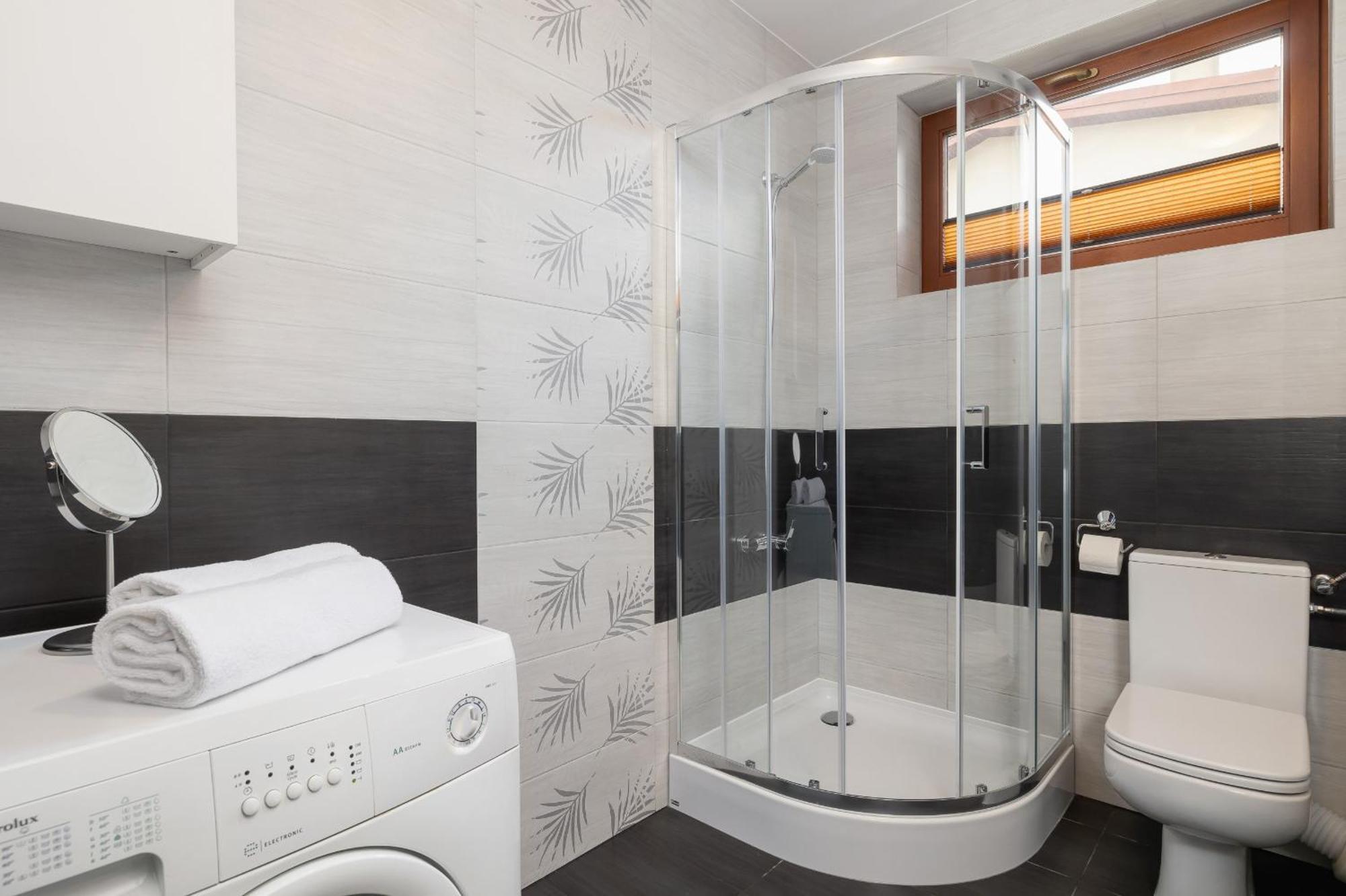 Stylish Apartment With Balcony & Parking Cracow By Noclegi Renters Cracovia Esterno foto
