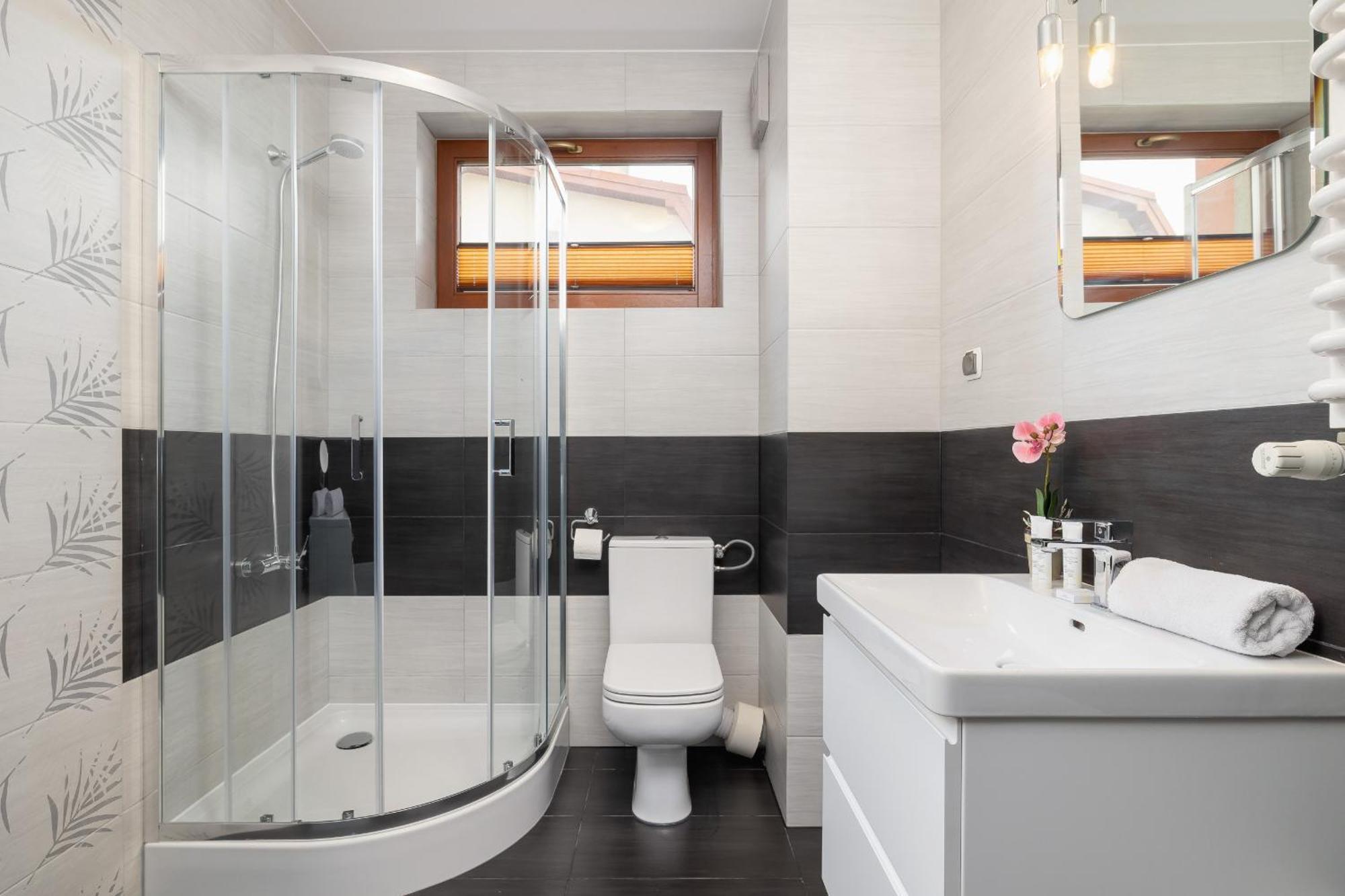 Stylish Apartment With Balcony & Parking Cracow By Noclegi Renters Cracovia Esterno foto