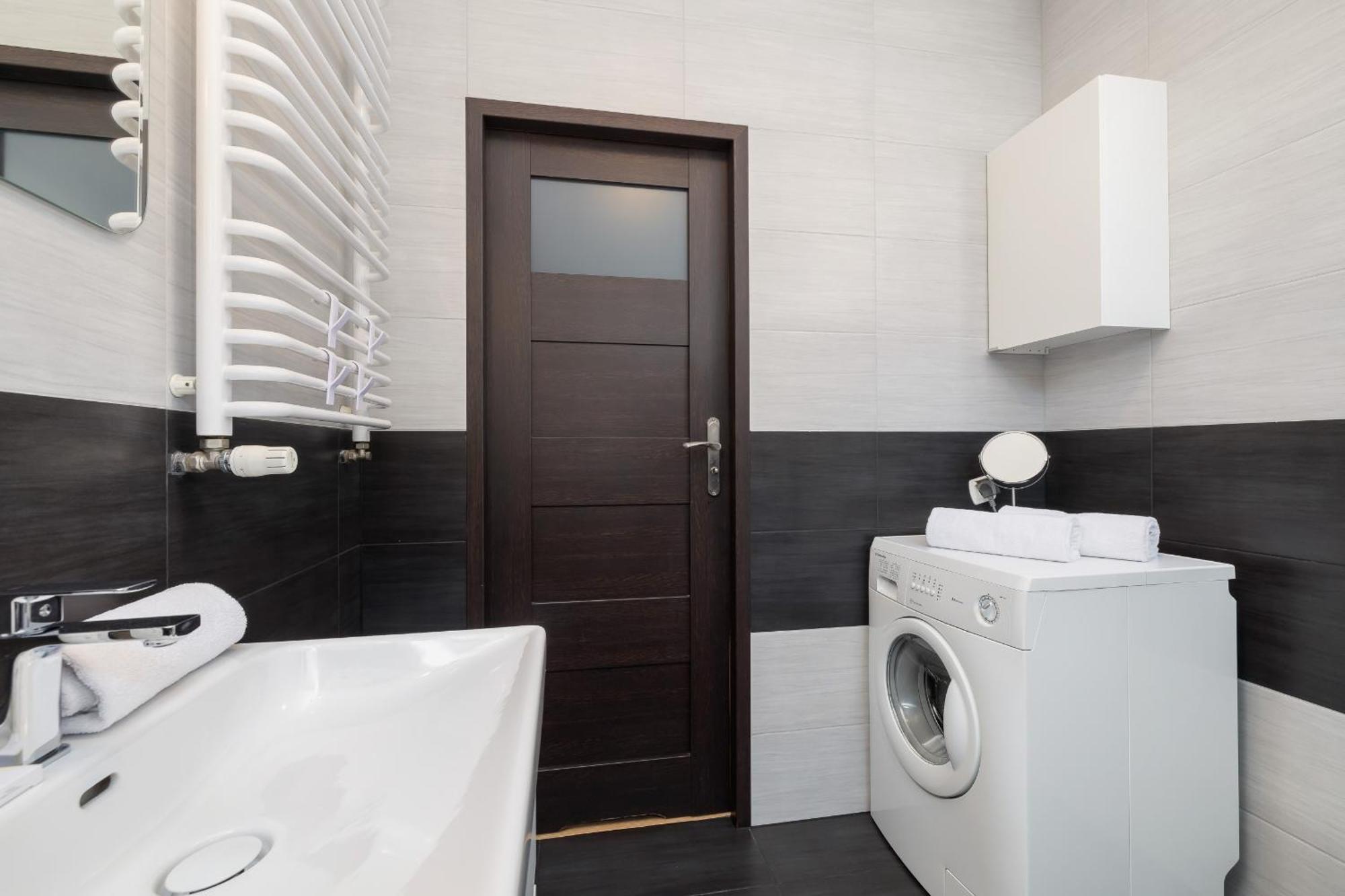 Stylish Apartment With Balcony & Parking Cracow By Noclegi Renters Cracovia Esterno foto